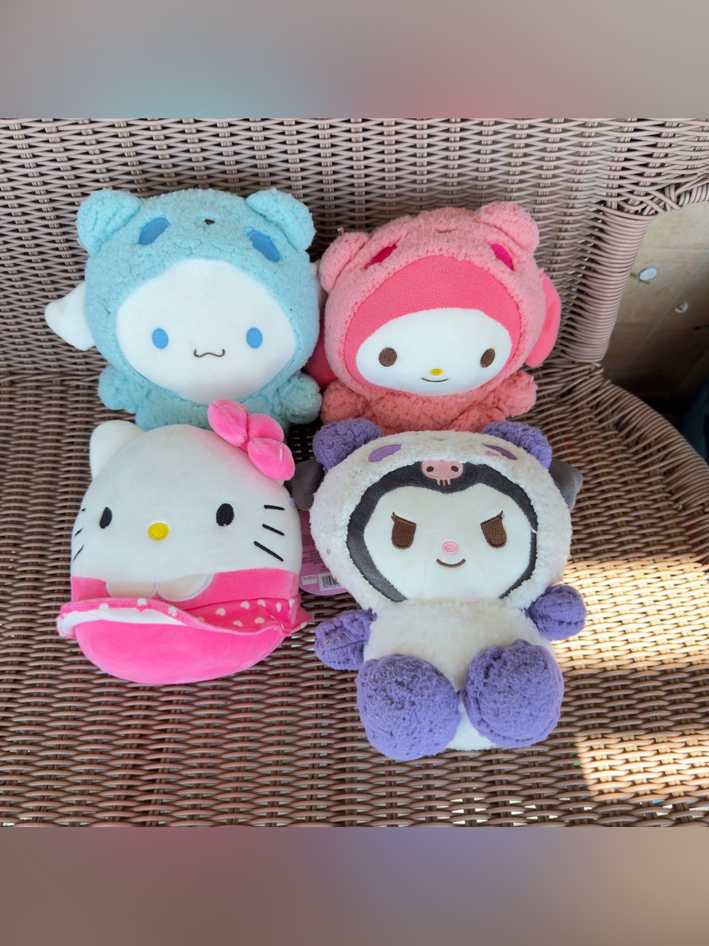 Lot of Sanrio Plush Characters: Hello Kitty, Kuromi, Cinnamoroll, My Melody